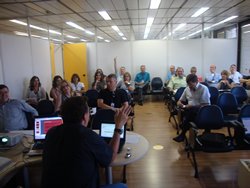 AGE debate propostas de reação aos ataques da imprensa