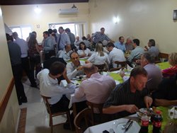 Churrasco de confraternização - Conversa animada e boa comida na sede da Cidade Baixa